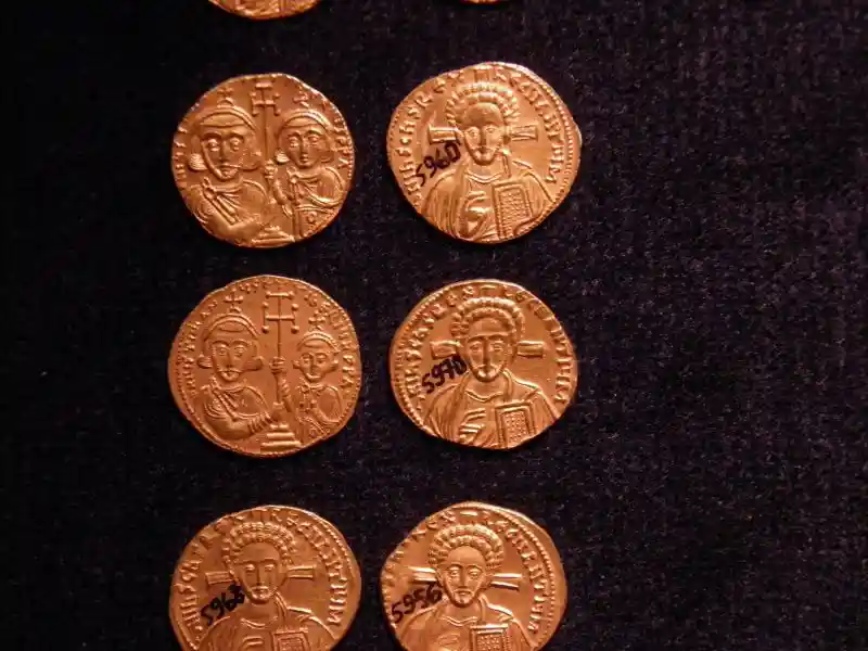Different designs of cross on Byzantine coins
